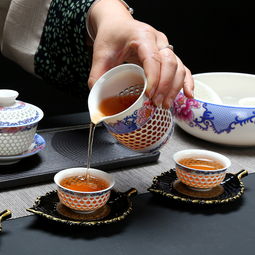 青花玲瓏，茶香滿室 推薦一套值得擁有的青花瓷蜂窩玲瓏茶具套裝